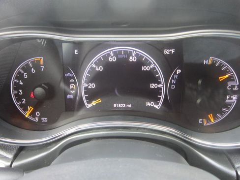 Used 2020 Jeep Grand Cherokee Altitude image 33