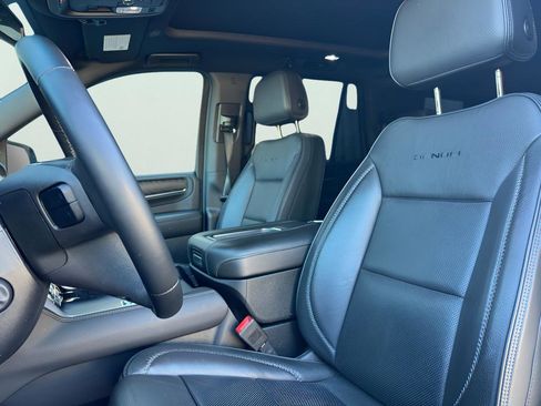 Used 2024 GMC Yukon Denali image 17