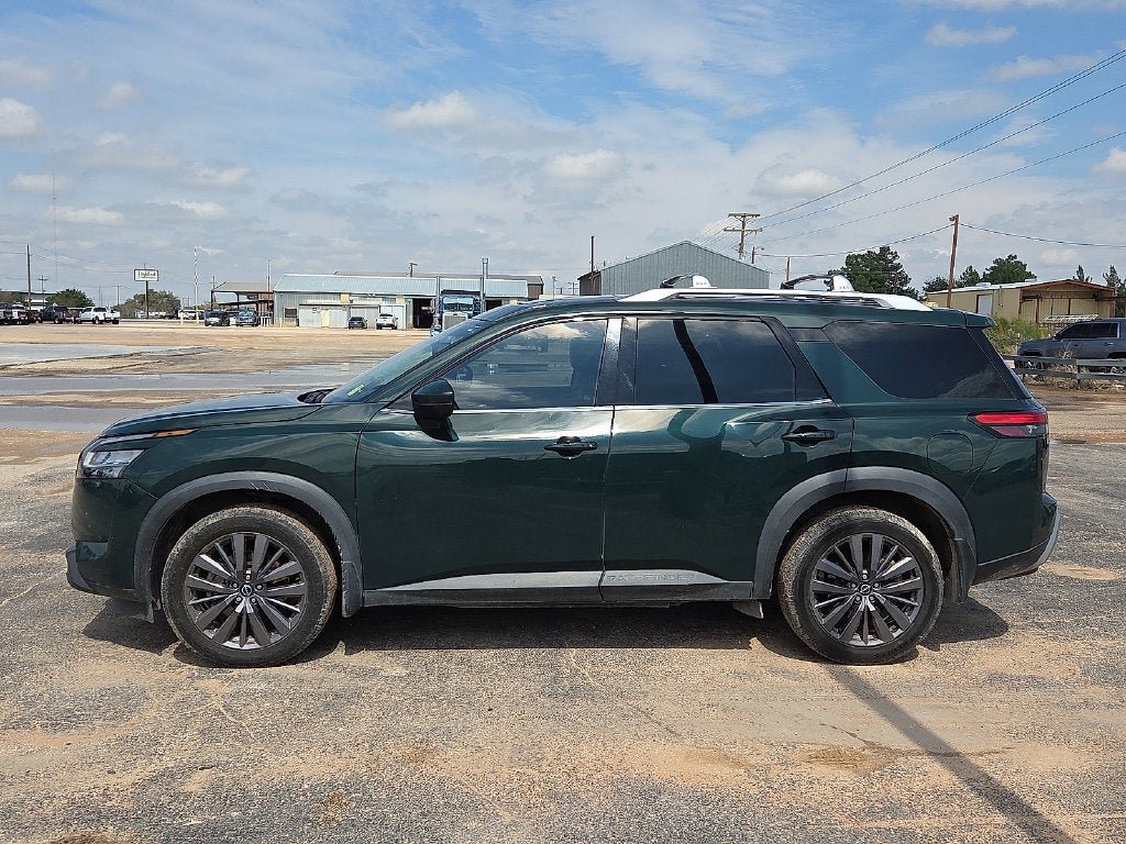 Used 2022 Nissan Pathfinder SL w/ SL Premium Package FWD image 2