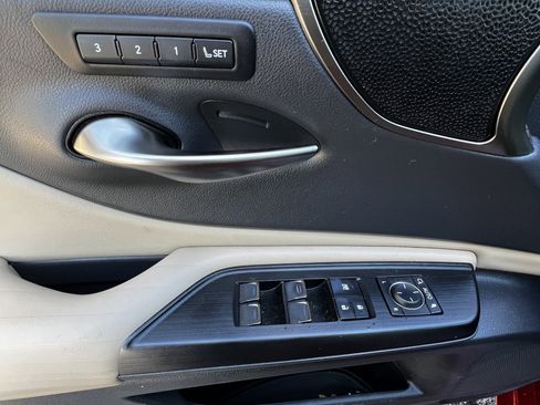 Certified 2021 Lexus ES 300h Ultra Luxury w/ Accessory Package 2 image 14