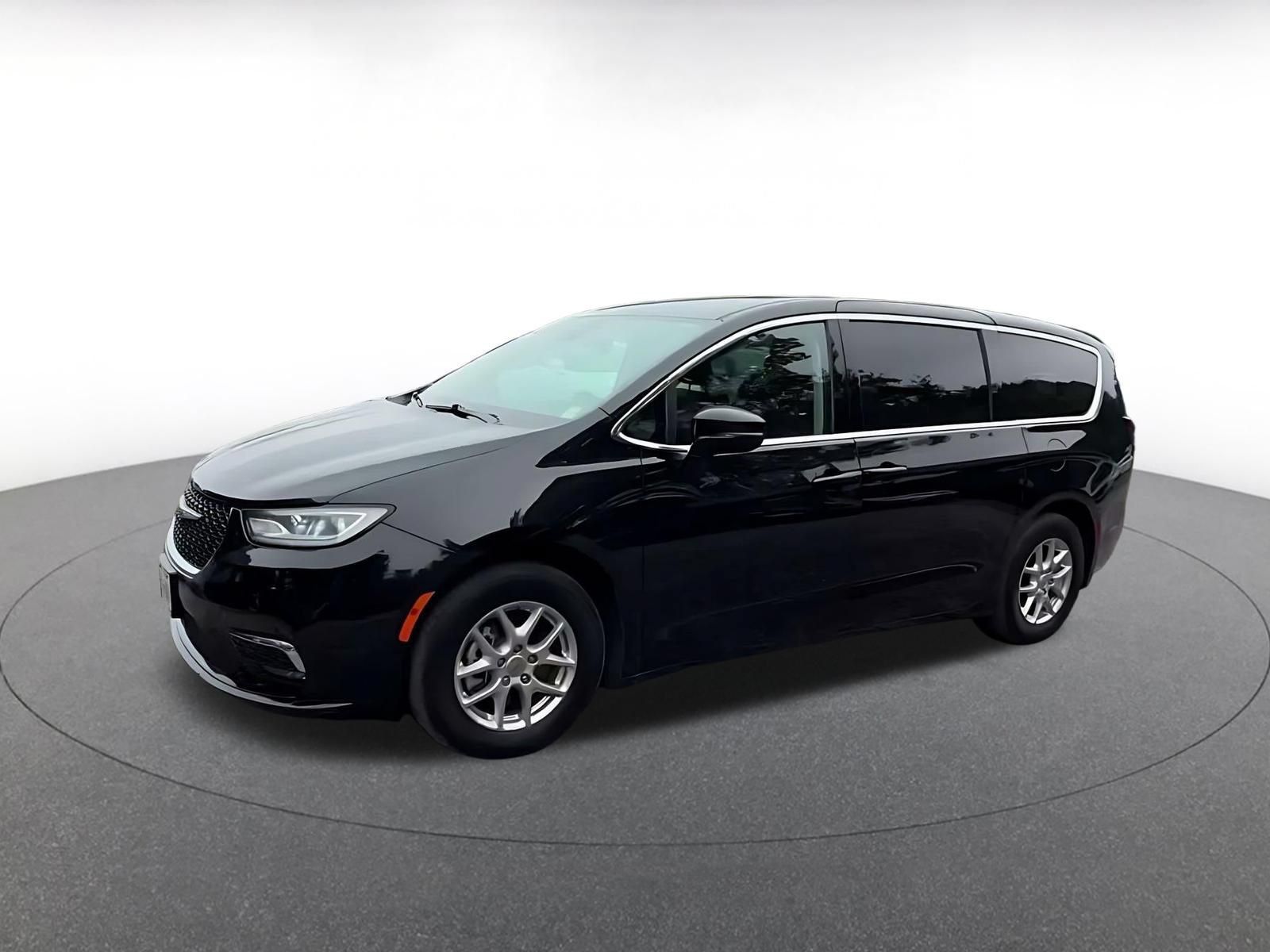 Used 2024 Chrysler Pacifica Touring-L FWD image 7