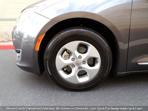 Used 2017 Chrysler Pacifica Touring-L Plus image 61