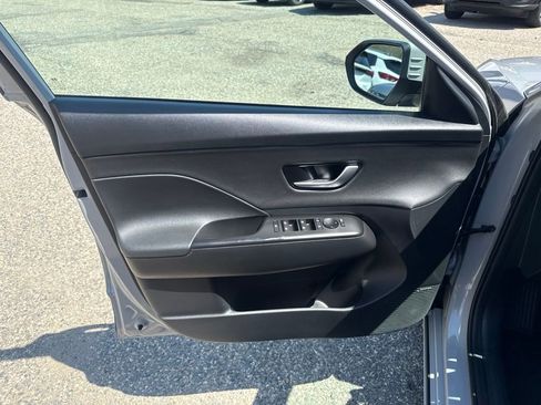 Used 2024 Hyundai Kona Limited FWD image 11