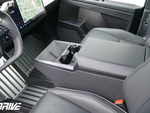 Used 2024 Tesla Cybertruck AWD Crew Cab image 27