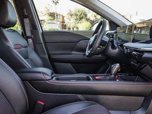 Used 2025 Nissan Kicks SR image 19