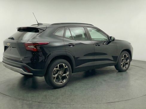 Used 2025 Chevrolet Trax LT image 9