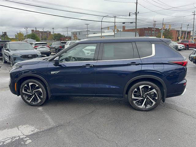 Used 2023 Mitsubishi Outlander SEL AWD/4WD image 3