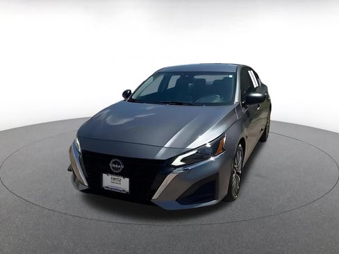 Used 2025 Nissan Altima 2.5 SV FWD image 7