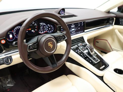 Used 2022 Porsche Panamera image 2