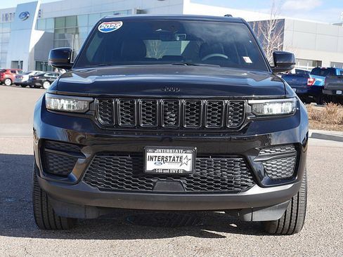 Used 2025 Jeep Grand Cherokee Altitude image 8