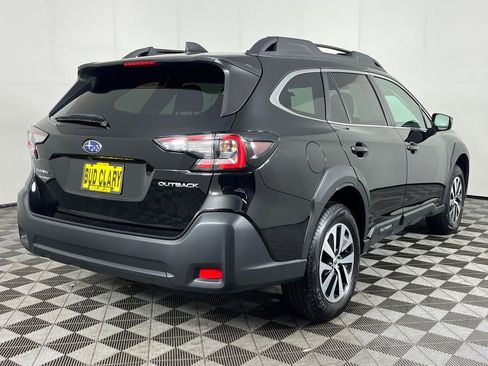 Used 2023 Subaru Outback Premium AWD/4WD image 6