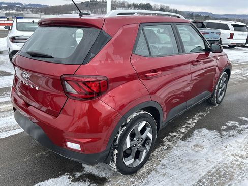 Used 2025 Hyundai Venue Limited image 10