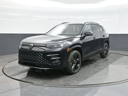 New 2026 Volkswagen Tiguan SE R-Line image 3