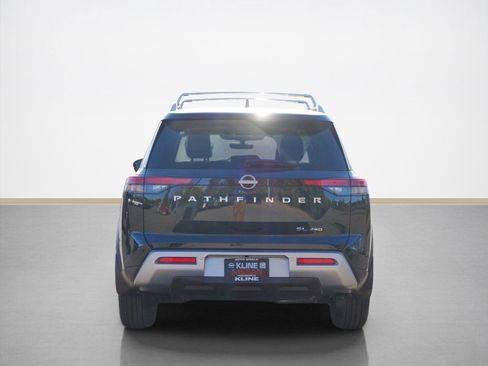New 2025 Nissan Pathfinder SL image 3
