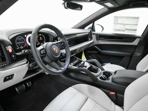 New 2026 Porsche Cayenne GTS AWD/4WD image 4