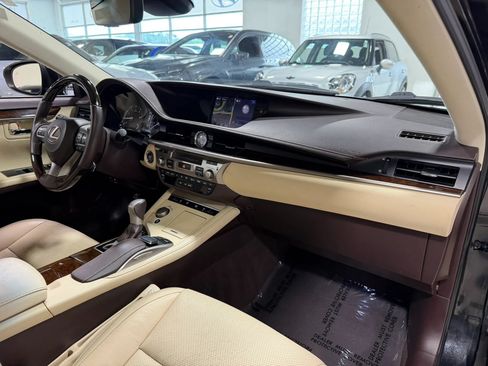 Used 2016 Lexus ES 350 w/ Luxury Package w/Wood Trim FWD image 7