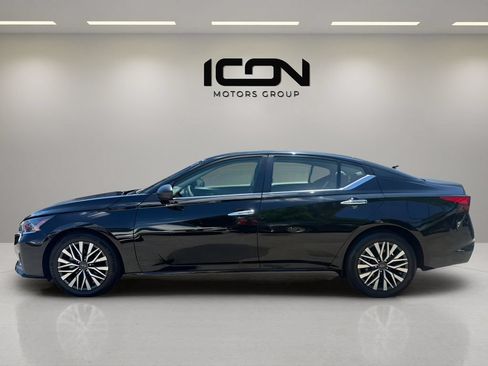 Used 2024 Nissan Altima 2.5 SV FWD image 2