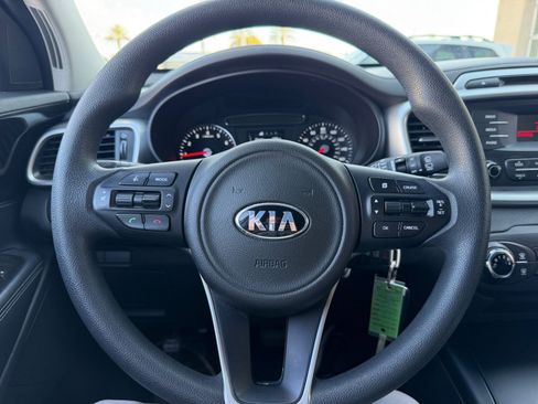 Used 2017 Kia Sorento L FWD image 9
