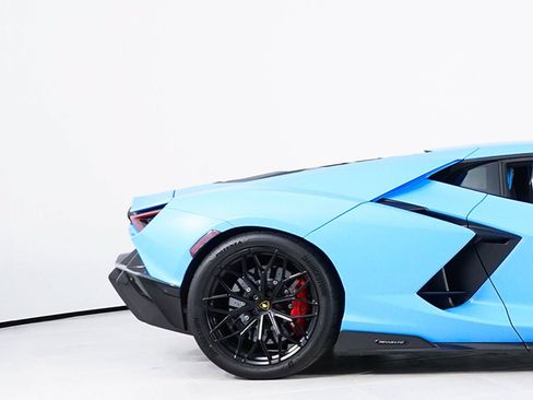Used 2024 Lamborghini Revuelto AWD/4WD image 14