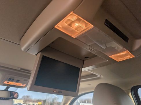 Used 2012 Cadillac Escalade Luxury image 28