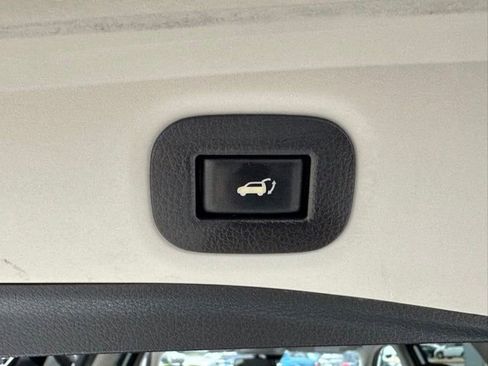 Used 2018 Nissan Rogue SL FWD image 22