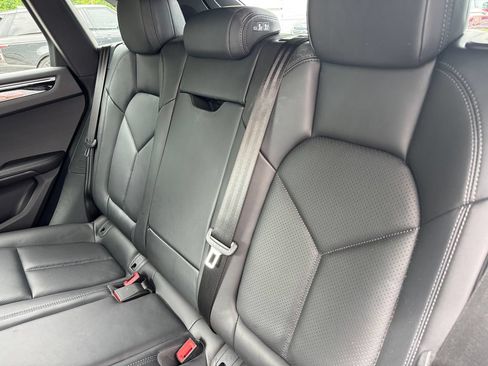 Used 2023 Porsche Macan AWD/4WD image 31