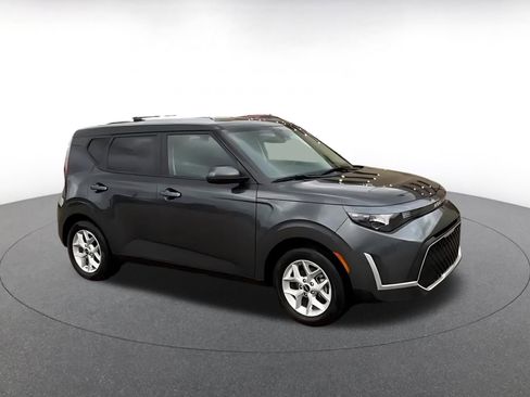 Used 2025 Kia Soul LX w/ LX Technology Package image 2
