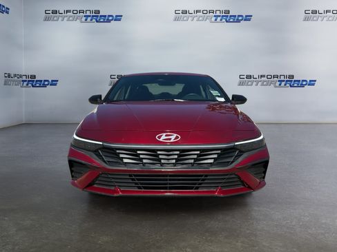 Used 2025 Hyundai Elantra Sport FWD image 2