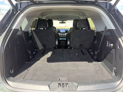 Used 2023 Ford Explorer XLT w/ Equipment Group 202A AWD/4WD image 43