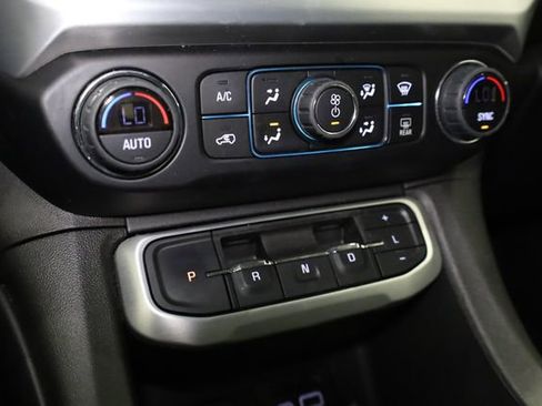 Used 2023 GMC Acadia SLT image 23