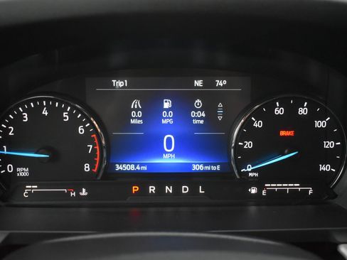 Used 2023 Ford Explorer XLT AWD/4WD image 32