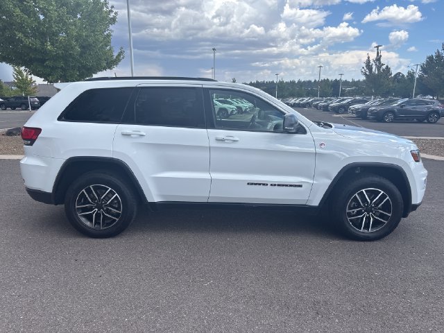 Used 2020 Jeep Grand Cherokee Trailhawk w/ Trailhawk Luxury Group AWD/4WD image 2
