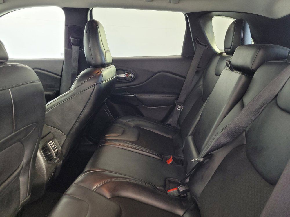 Used 2021 Jeep Cherokee Latitude Plus FWD image 18