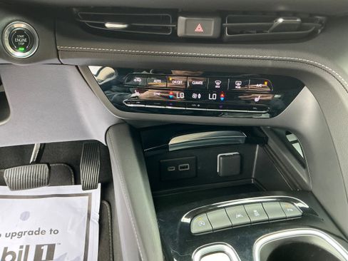 Used 2023 Buick Envision Essence image 9