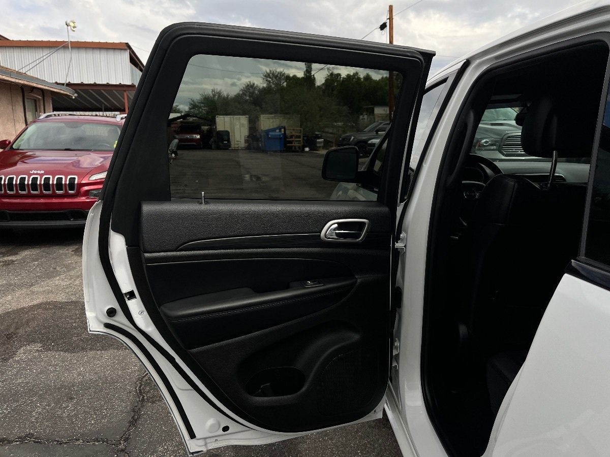 Used 2020 Jeep Grand Cherokee Altitude RWD image 30
