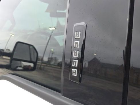 Used 2022 Ford F250 Lariat w/ Chrome Package AWD/4WD image 21