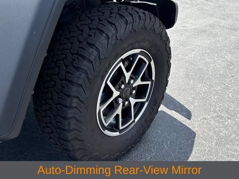 Used 2025 Jeep Wrangler Unlimited Rubicon w/ Convenience Group AWD/4WD image 28