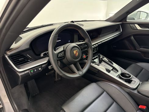 Certified 2025 Porsche 911 Carrera RWD image 4