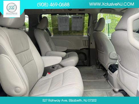 Used 2018 Toyota Sienna XLE Premium AWD/4WD image 23