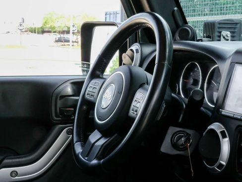 Used 2013 Jeep Wrangler Unlimited Rubicon w/ Connectivity Group AWD/4WD image 12