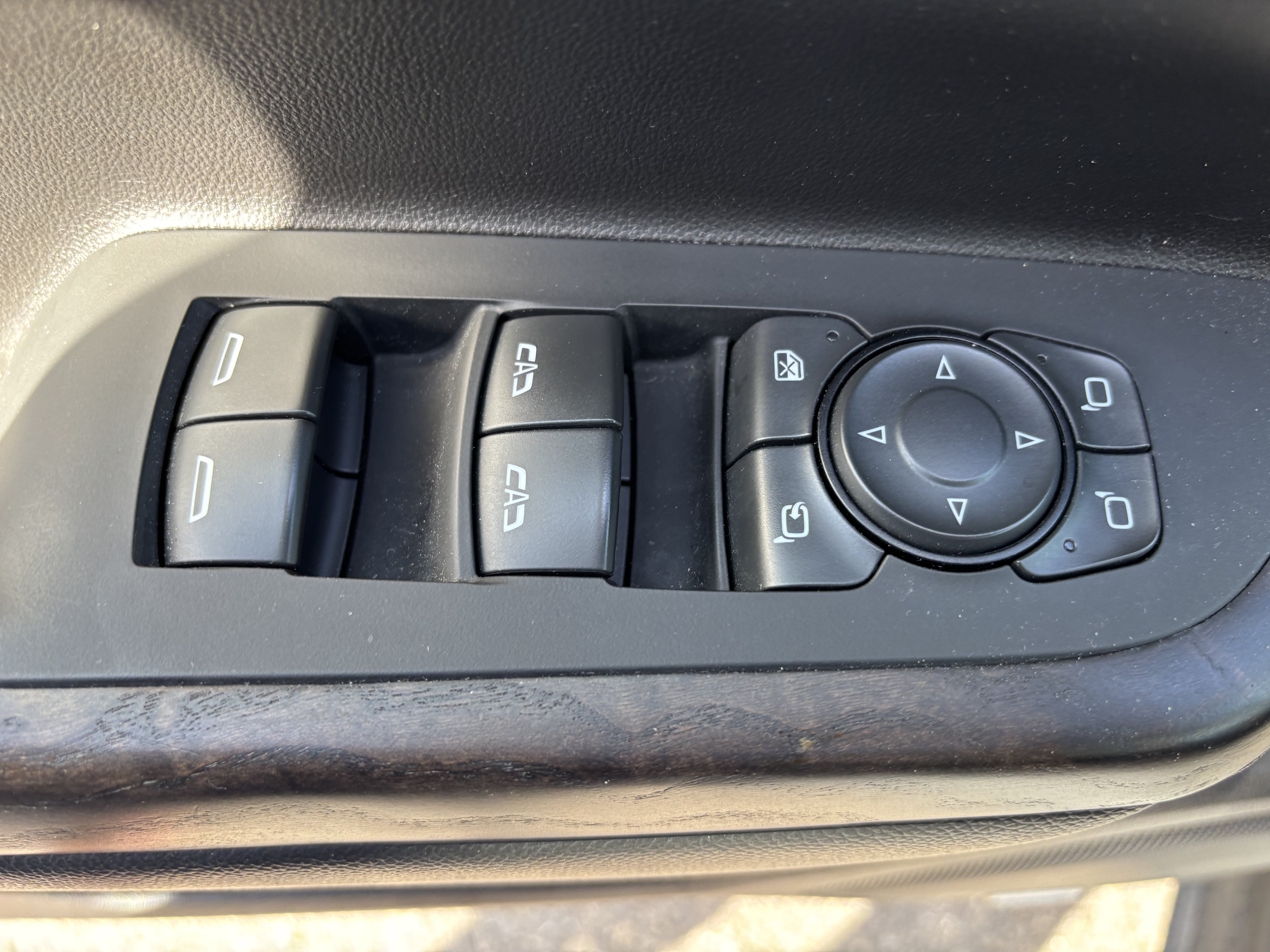 Used 2023 GMC Acadia Denali w/ Denali Technology Package AWD/4WD image 18