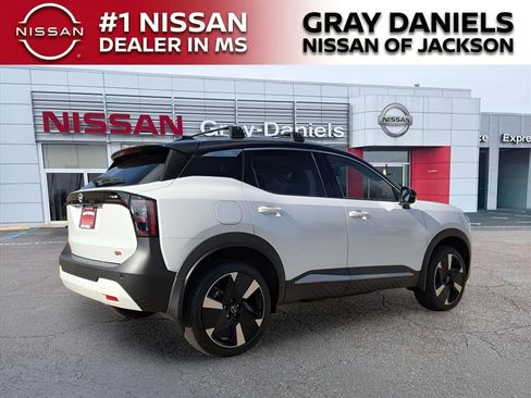 New 2026 Nissan Kicks SR w/ Cold Weather Package FWD image 2