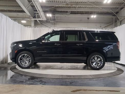 Used 2021 Chevrolet Suburban High Country w/ Premium Package image 14