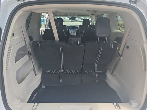 Used 2022 Chrysler Pacifica Touring-L FWD image 14