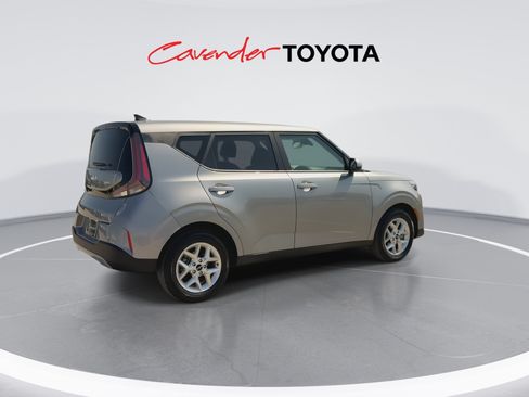 Used 2025 Kia Soul LX w/ LX Technology Package FWD image 8