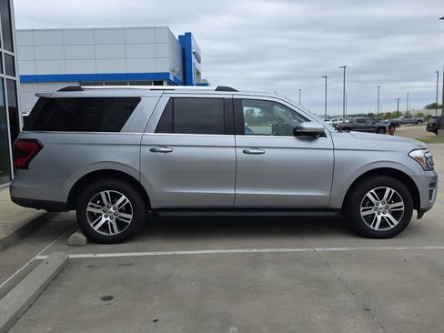 Used 2024 Ford Expedition Max Limited RWD image 2