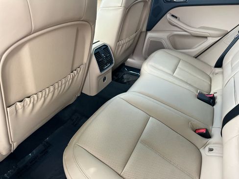 Certified 2025 Porsche Macan AWD/4WD image 13