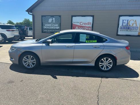 Used 2015 Chrysler 200 Limited FWD image 8