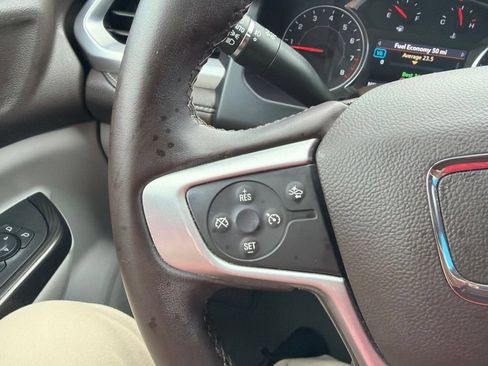 Used 2023 GMC Acadia SLT FWD image 16