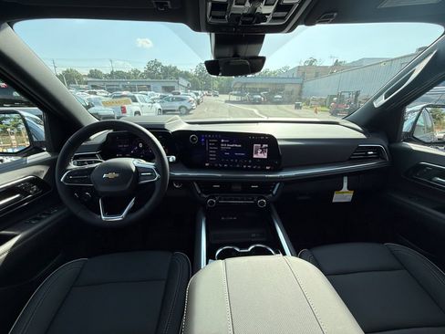 New 2026 Chevrolet Suburban Premier AWD/4WD image 27